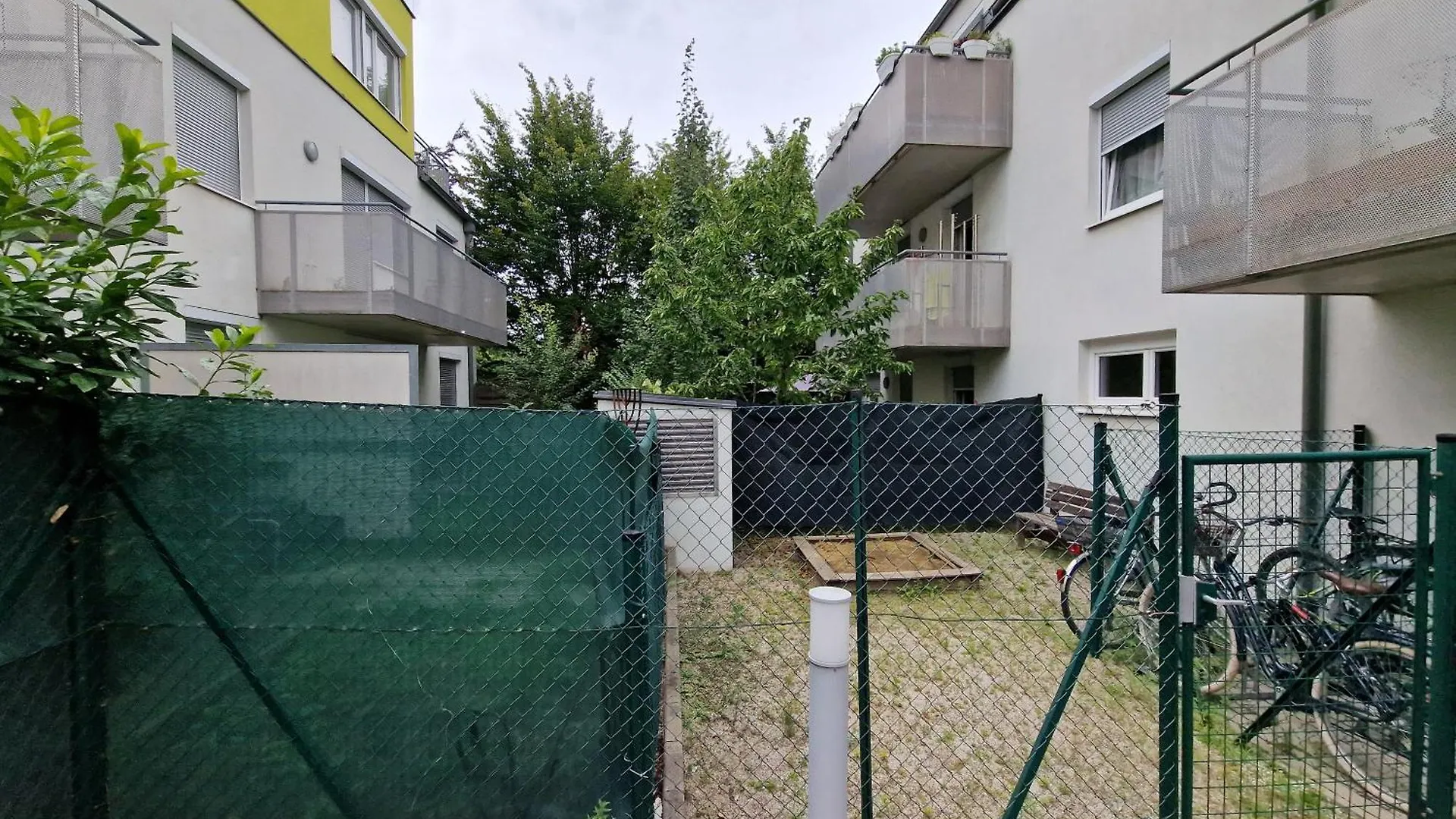Vienna Danube Garden Apartment 22