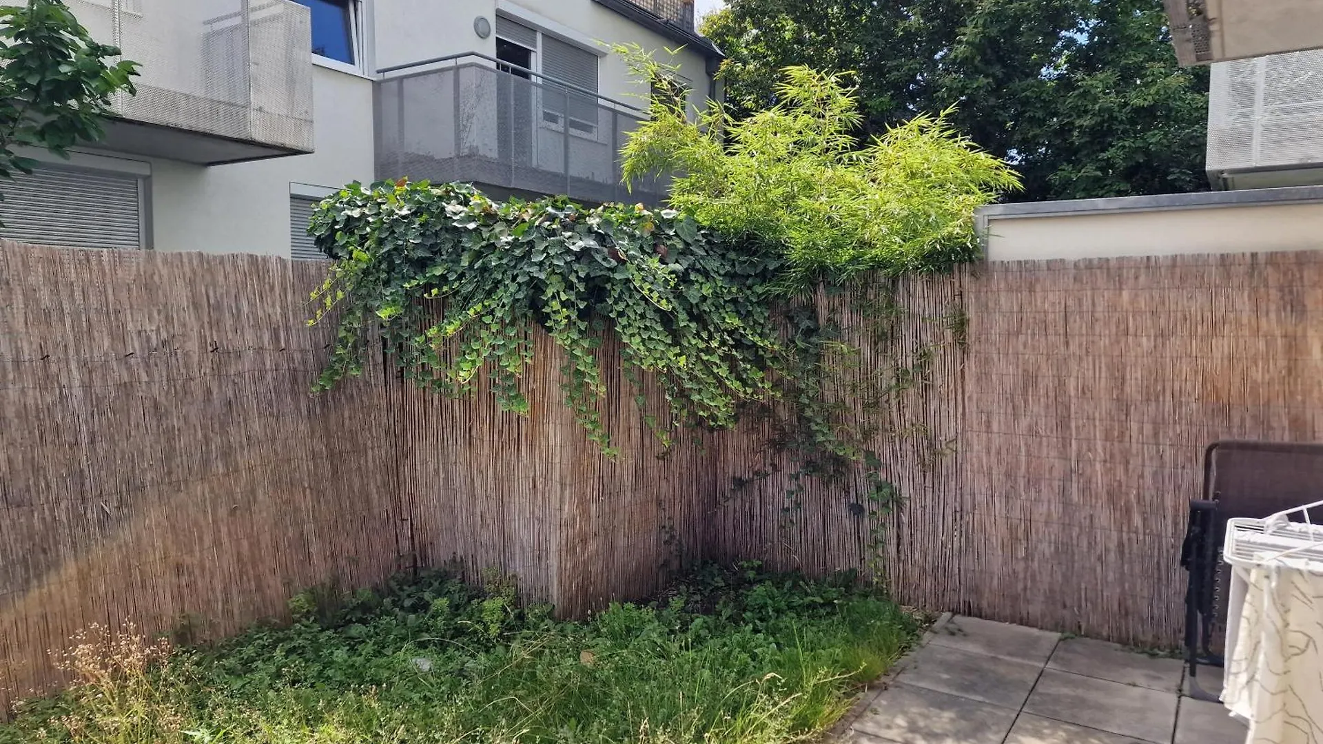 Vienna Danube Garden Apartment 22 contacts